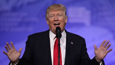 El presidente Donald Trump realizó comentarios irónicos sobre la designación de Thomas Perez como el nuevo líder del Partido Demócrata