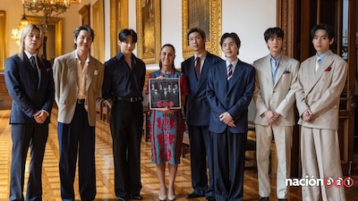 Sheinbaum junto a BTS