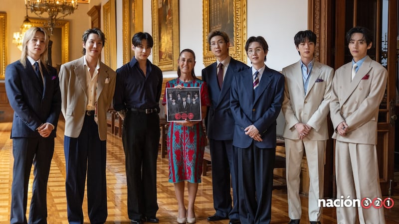 “Tienen que regresar el próximo año”: Sheinbaum comparte foto inédita con BTS