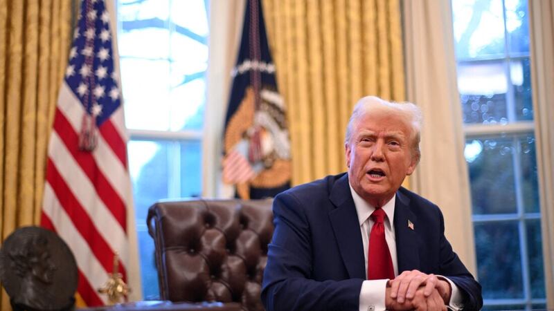 Trump cumple amenaza y firma decreto para imponer 25% de aranceles a importaciones de acero y aluminio