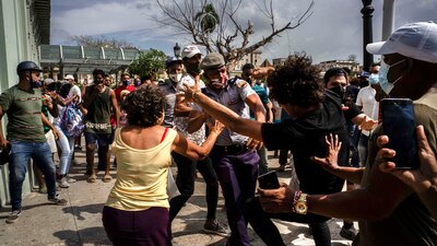 Las protestas comenzaron el domingo y se extendieron en menor medida el lunes y martes en varios puntos de La Habana