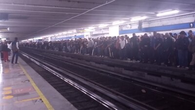 La Línea 2 estuvo saturada y sin trenes por largo tiempo