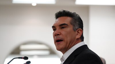 Convocó a los exdirigentes a una reunión para el martes por la mañana