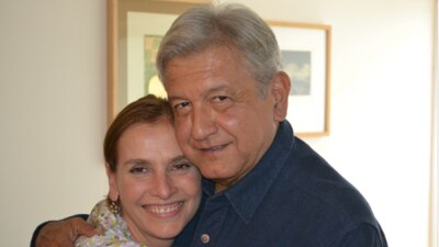 Beatriz Gutierrez Müller felicitó al mandatario mexicano por su histórico triunfo hace 6 años