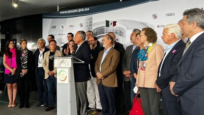 El empresario visitó las instalaciones del recinto legislativo