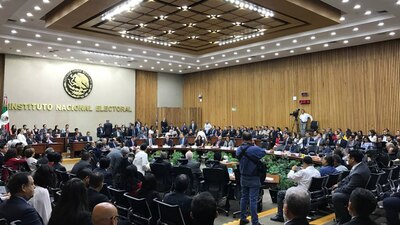 En sesión extraordinaria del INE, los nuevo consejeros electorales rindieron protesta