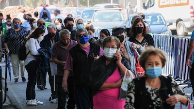 En tanto, las personas que se han recuperado de la enfermedad son un millón 881 mil 818