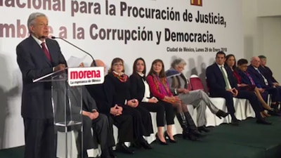 AMLO dijo que los abogados que ocuparían las fiscalías en su gobierno tienen un compromiso con el combate a la corrupción