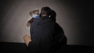 Las autoridades escolares enlazan al niño con instancias que abordan ese tipo de temas