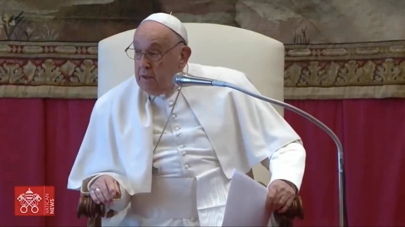 “Que las armas callen y resuenen los villancicos”: Papa Francisco lamenta guerra en Ucrania