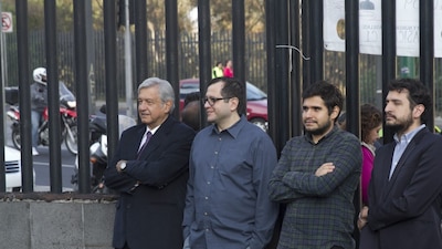 Gonzalo Alfonso y Andrés Manuel López Beltrán (der.) fueron los que se pronunciaron ante acusaciones en su contra