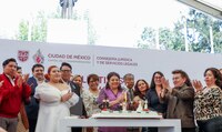 Celebran más de 500 bodas colectivas en Los Pinos; Clara Brugada fue la madrina