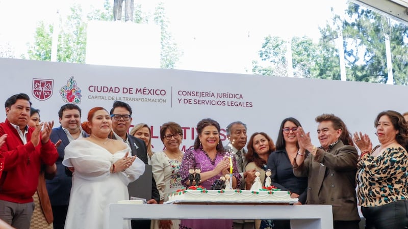 Celebran más de 500 bodas colectivas en Los Pinos; Clara Brugada fue la madrina