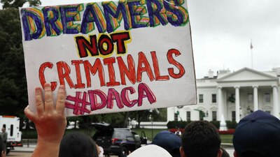 El programa que permitía a millones de inmigrantes permanecer en EU quedará sin efecto en seis meses