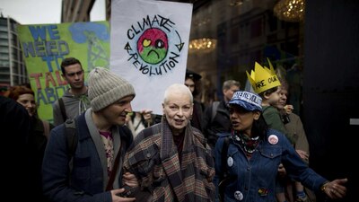 Su carrera comenzó en la década de 1970 con la explosión punk