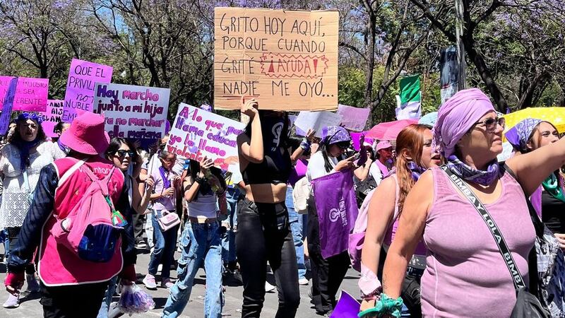 Mujeres exigen justicia en megamarcha del #8M que culminó en el Zócalo de la CDMX