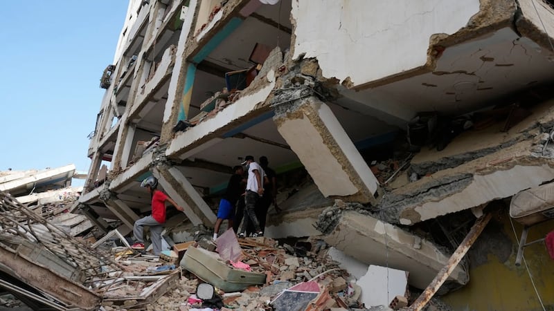 Asciende a mil 430 la cifra de fallecidos por terremotos en Venezuela