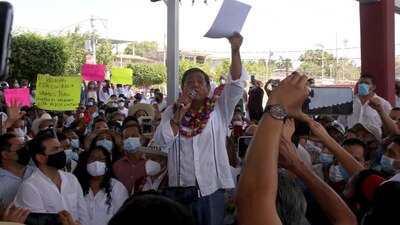El morenista dijo que las personas podrían llevar pancartas y lonas, como un acto de protesta y no de campaña