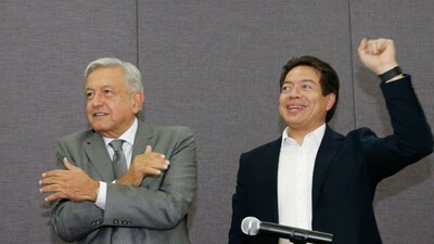 Andrés Manuel López Obrador, presidente electo, y el coordinador de Morena en San Lázaro, Mario Delgado