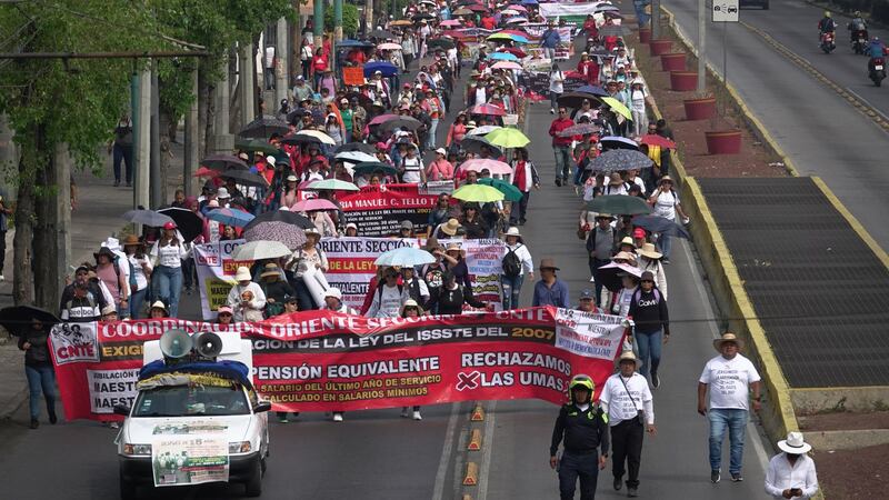 Segob llama a maestros de la CNTE a atender a alumnos sin clases por protestas