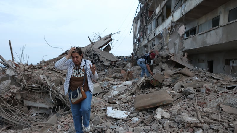 Sube a 920 el número de fallecidos por terremotos en Venezuela