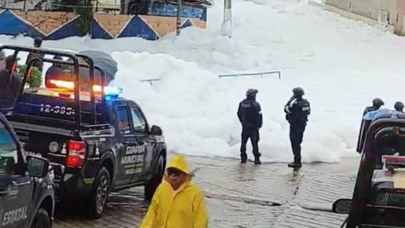 Vecinos sufren de ronchas, tras contacto con ‘espuma’ del Río Verde de Naucalpan