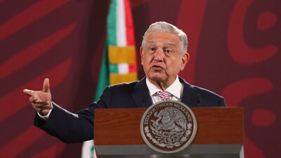 Dijo que el objetivo será pasar de la austeridad republicana a la "pobreza franciscana".