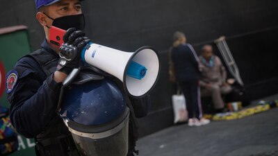 Policías de la CDMX piden a la ciudadanía que permanezca en casa para evitar el COVID-19