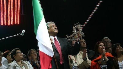 AMLO dio el Grito de Independencia en la Plaza de Las Tres Culturas, el 15 de septiembre de 2010