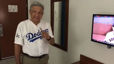 AMLO apoya al equipo de sus amores, los Dodgers de Los Ángeles