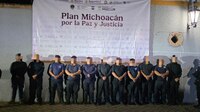 Arrestan a 11 policías de Michoacán por actividades relacionadas con drogas