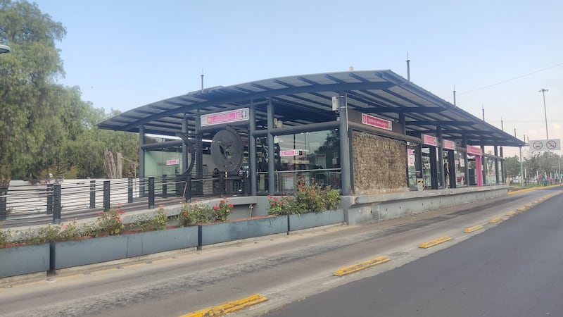 Confirman muerte de menor de edad en baños de la estación Bachilleres 9 del Metrobús