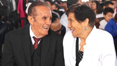 Miles de enamorados concretaron su amor en bodas comunitarias