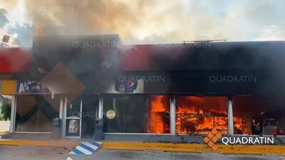 Una tienda Oxxo fue parte de los daños registrados en la jornada de violencia en Michoacán