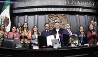 Genaro Lozano toma protesta como embajador de México en Italia