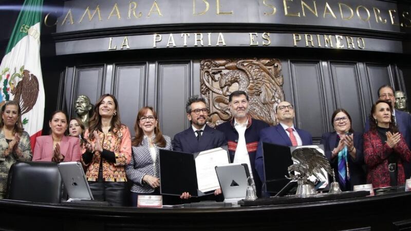 Genaro Lozano toma protesta como embajador de México en Italia