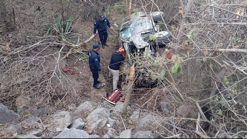 Alcalde de Huatulco sufre accidente vial; una de sus acompañantes está en estado crítico