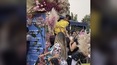 El evento generó una serie de reacciones negativas por el robo de flores