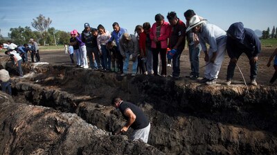 Un centenar de pobladores perdieron la vida tras la explosión de una toma clandestina de combustible