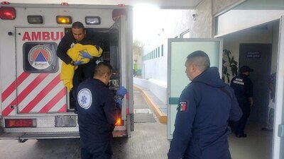 El menor aún contaba con el cordón umbilical; era un niño de aproximadamente 30 semanas de gestación