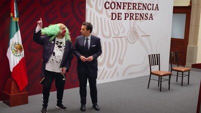 Brozo y Carlos Loret se fueron a la mañanera de AMLO