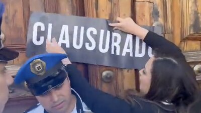 La legisladora colocó el sello aún con los vigilantes