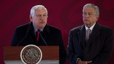 El secretario de Agricultura en una presentación con el presidente López Obrador