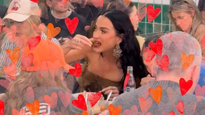 La cantante no dudo en acudir a una taquería para degustar uno de los platillos típicos