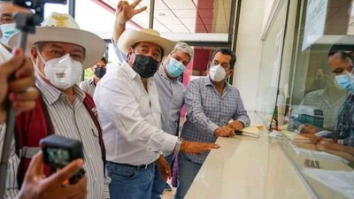 Presentó una impugnación ante la decisión del INE respecto al retiro de su candidatura