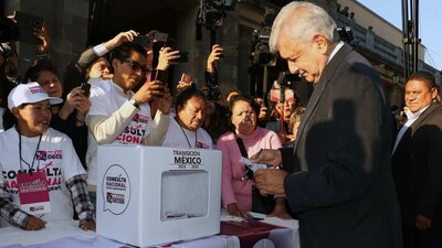 La consulta impulsada por AMLO causó polémica por la falta de organización