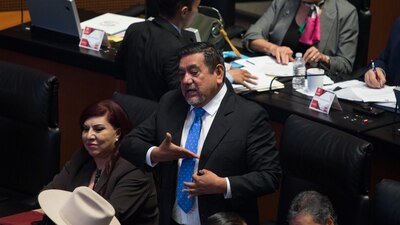 El Consejo Estatal de Morena lo ratificó como precandidato a la gubernatura de Guerrero.