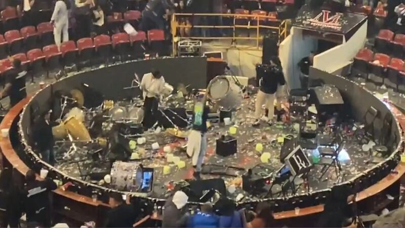 VIDEO: Captan momento exacto de la pelea en concierto de Luis R. Conriquez