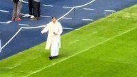 VIDEO: Sacerdote bendice cancha del BBVA previo a final Monterrey vs América