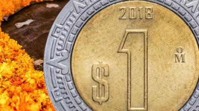 El peso mexicano vuelve a romper el piso de las 18 unidades